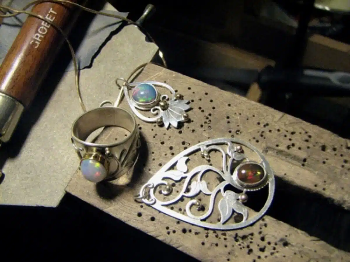 Making Galvanized Wire Jewelry