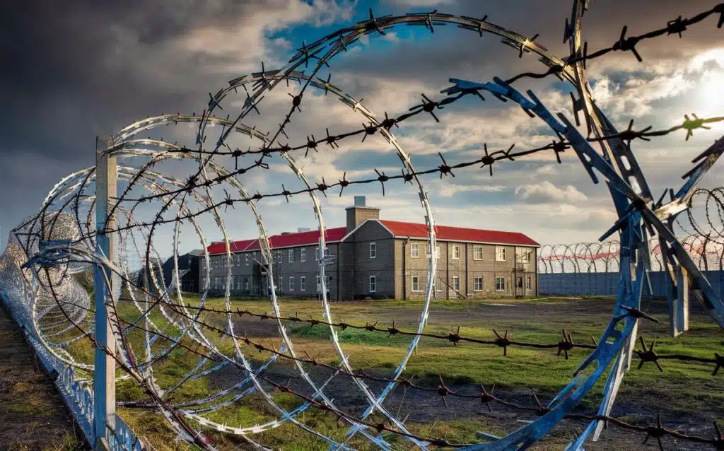 Advantages of using barbed wire